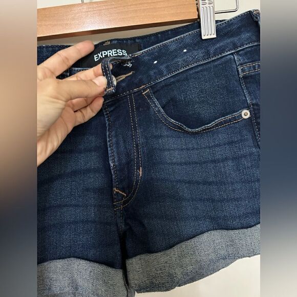 Express Shortie Relaxed Low Rise Shorts - Picture 3 of 8